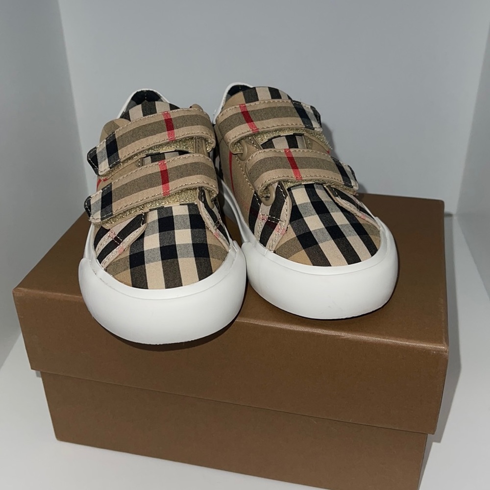 Burberry Velcro strap sneakers size 23 (toddler)